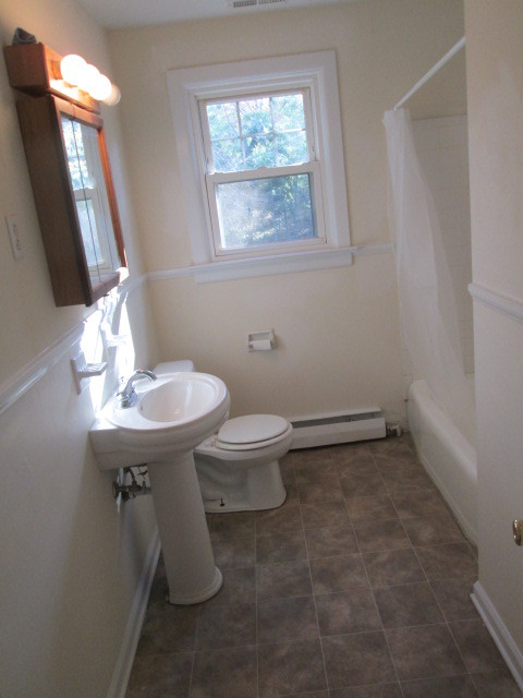 4 Bedroom 2 Bath Chesterfield Tri-Level Near Chippenham Parkway