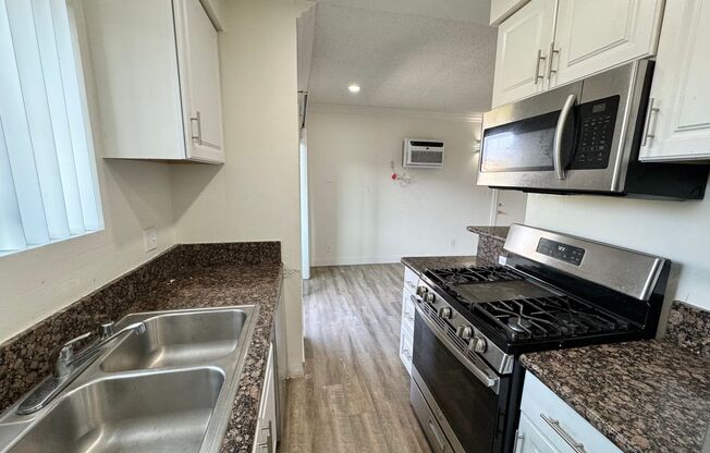 1 bed, 1 bath, 725 sqft, $2,299, Unit 06