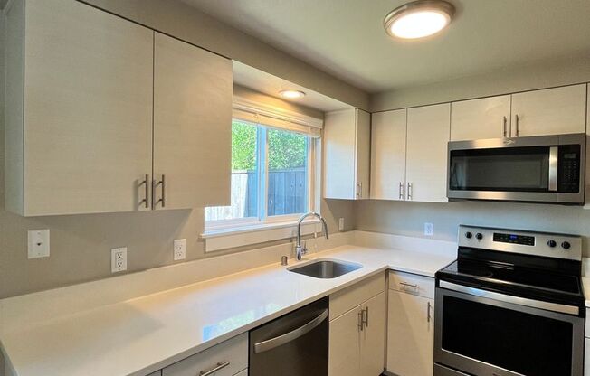 2 beds, 1.5 baths, $1,795, Unit B 3