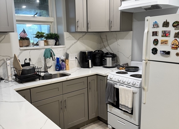 1 bed, 1 bath, 800 sqft, $1,800, Unit 1