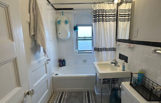 1 bed, 1 bath, 550 sqft, $2,340, Unit 44