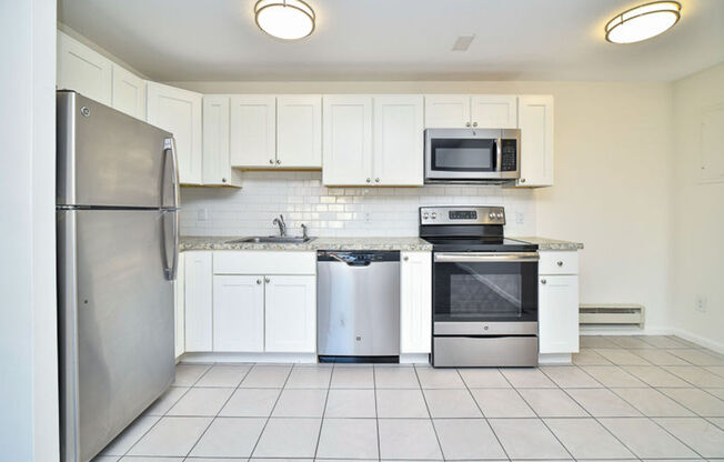 1 bed, 1 bath, 585 sqft, $2,200