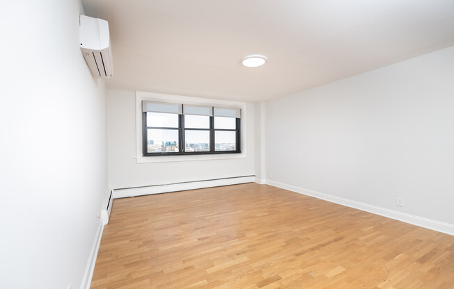 2 beds, 1 bath, 793 sqft, $3,600, Unit 17H