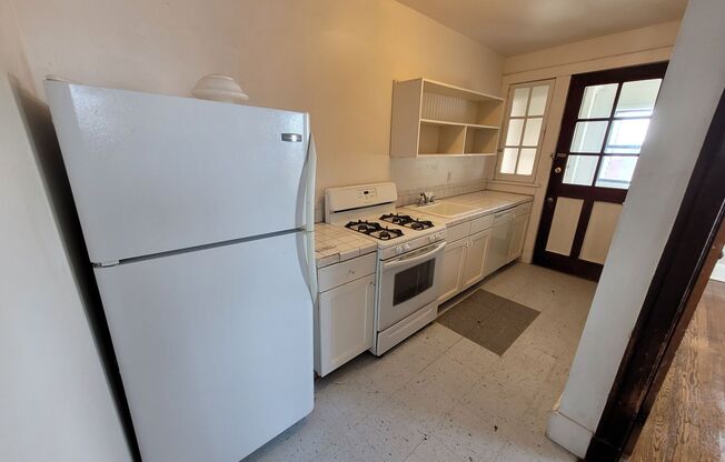 2 beds, 1 bath, $1,050, Unit 1534-6