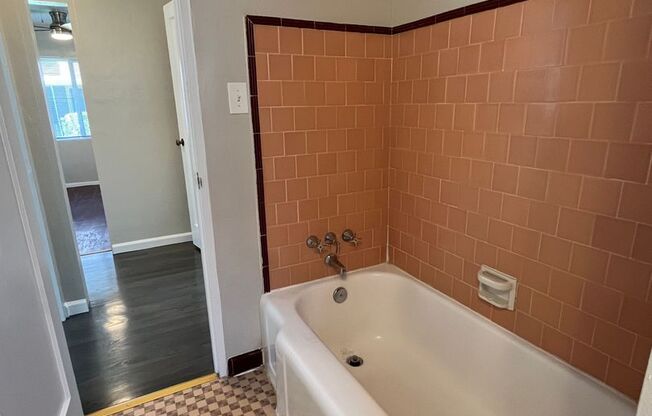 1 bed, 1 bath, 600 sqft, $1,495, Unit 702 MC