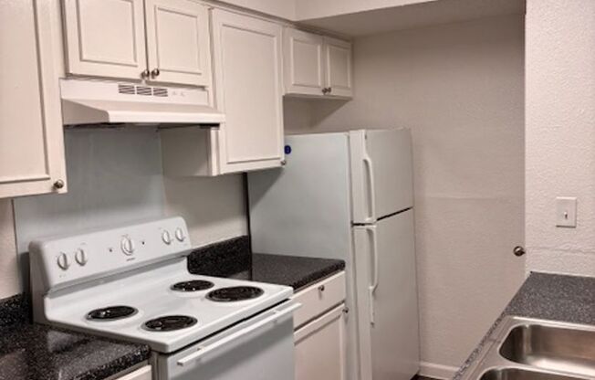2 beds, 1 bath, 853 sqft, $1,425, Unit 649