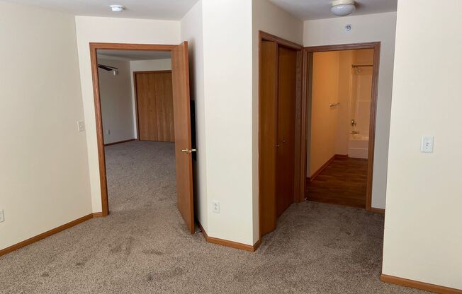 1 bed, 1 bath, 805 sqft, $1,405, Unit 927-103