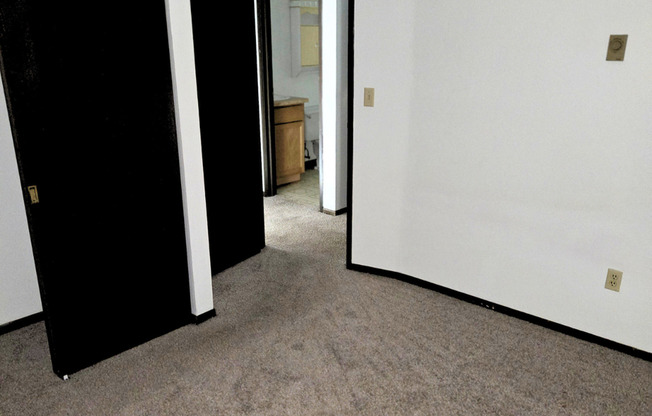 2 beds, 1 bath, $1,350, Unit Unit 6