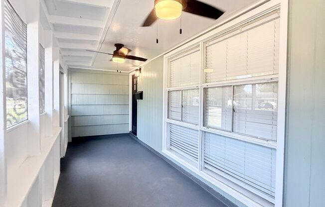 Beautiful & Spacious 3/2/1 Home in Lake Jackson !