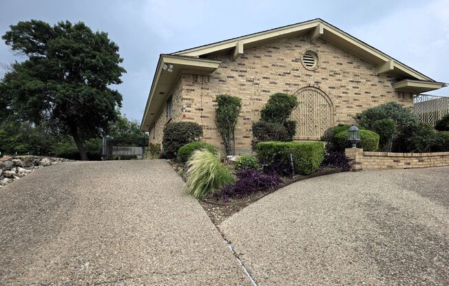 Yipee! Fabulous 2 bedroom, 2 bath home in Overton West