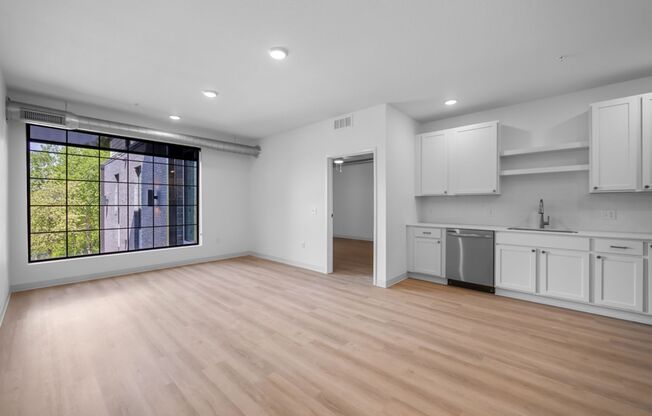 2 beds, 2 baths, 965 sqft, $1,600, Unit 332