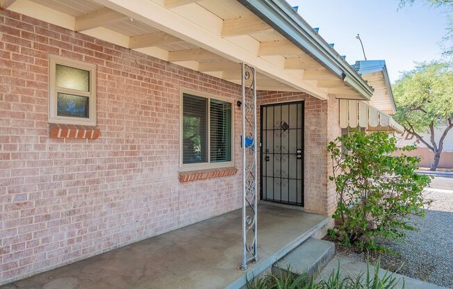 Charming Central Tucson Home with Versatile Studio, Just Steps from Broadway!