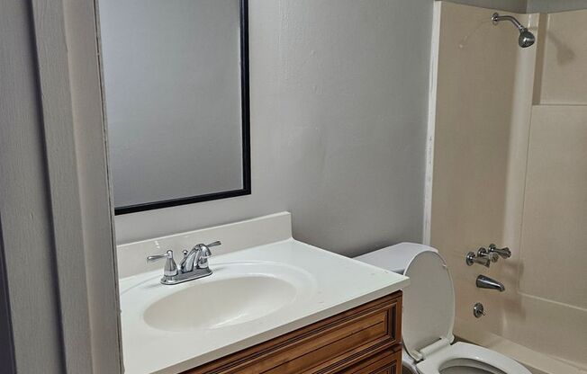 2 beds, 1 bath, 908 sqft, $835, Unit 5003 Sycamore