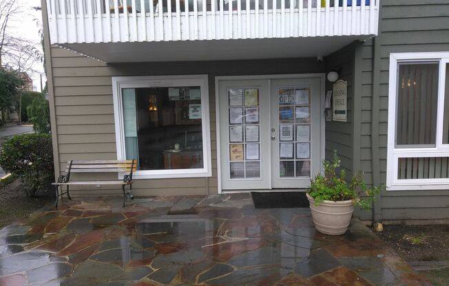 1 bed, 1 bath, 700 sqft, $1,295, Unit B - 202