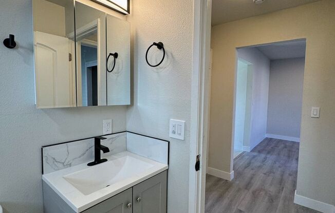 2 beds, 1 bath, 850 sqft, $2,995