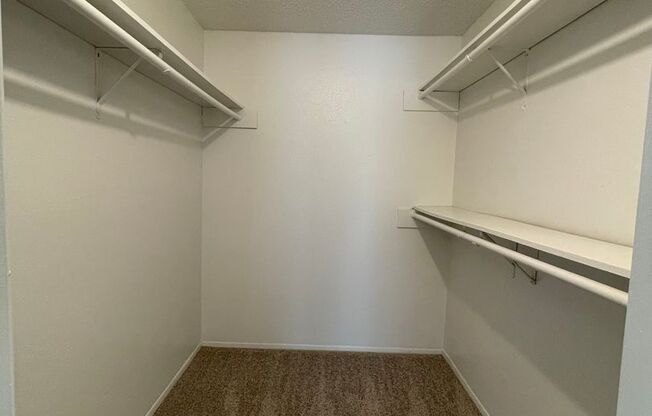 2 beds, 2 baths, 902 sqft, $1,004, Unit 240
