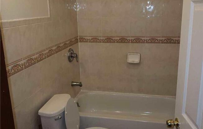3 beds, 2 baths, 3,030 sqft, $3,500