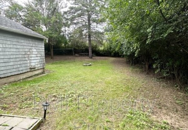 8573 N GRANVILLE RD