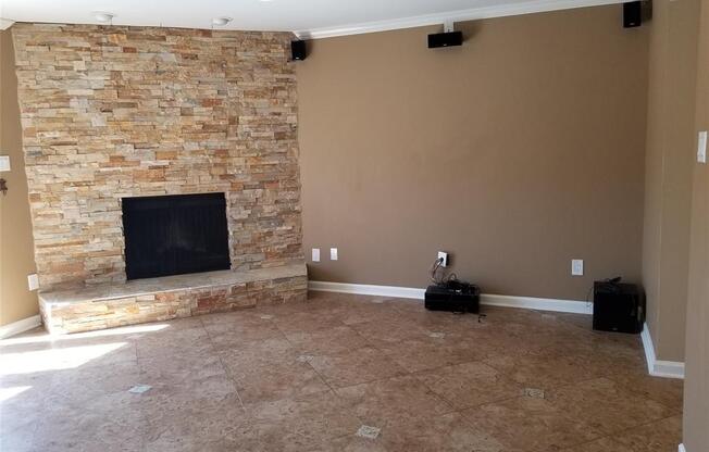 10320 LONGMONT DR