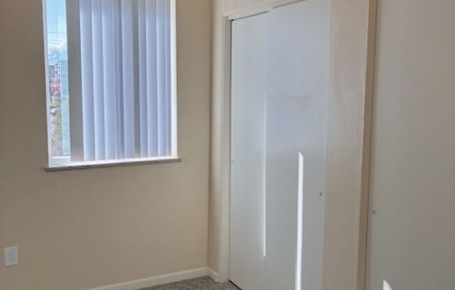 1 bed, 1 bath, 689 sqft, $1,400, Unit 8