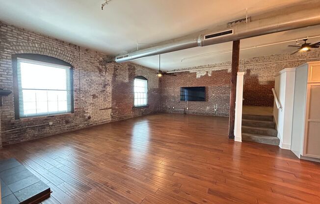 Pent House in the Lofts! Gorgeous Pool! Downtown Living at Its Finest!