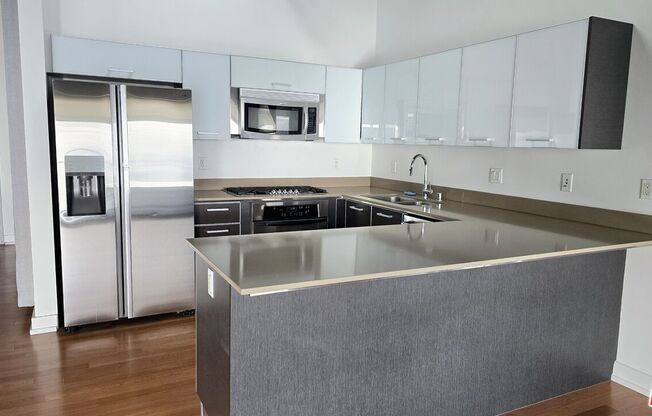 2 beds, 2 baths, 1,030 sqft, $3,200, Unit 718