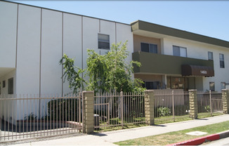 Magnolia Apartments - Your Sherman Oaks Retreat!