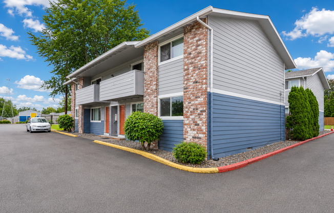 2 beds, 1 bath, 800 sqft, $1,295, Unit 431-01-17