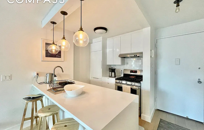 1 bed, 1 bath, 600 sqft, $4,750, Unit 37J