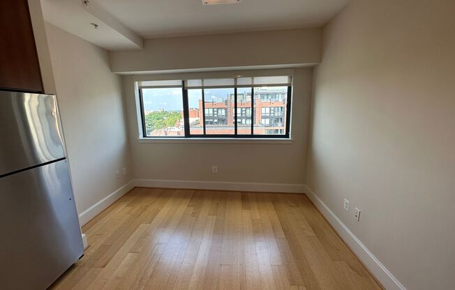 1 bed, 1 bath, $2,500, Unit 715