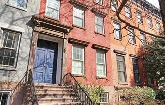 325 W 19 ST