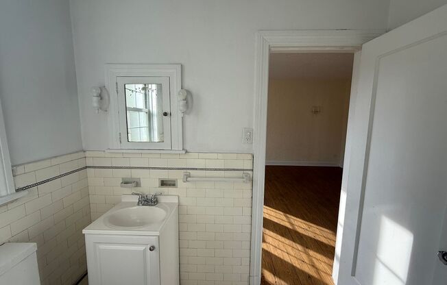 Studio, 1 bath, 308 sqft, $1,175, Unit Bayard Manor 302