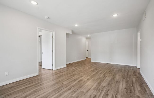 3 beds, 2 baths, 1,350 sqft, $2,895, Unit 303