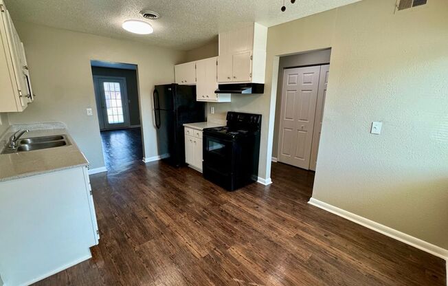 2 beds, 2.5 baths, 1,372 sqft, $1,050, Unit 4E