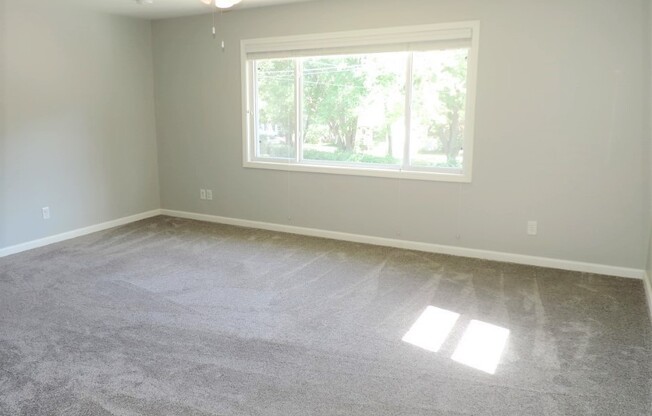 $1,400 | 3 Bedroom, 1 Bathroom Top Floor Duplex | No Pets | Available for August 1st, 2026 Move In!