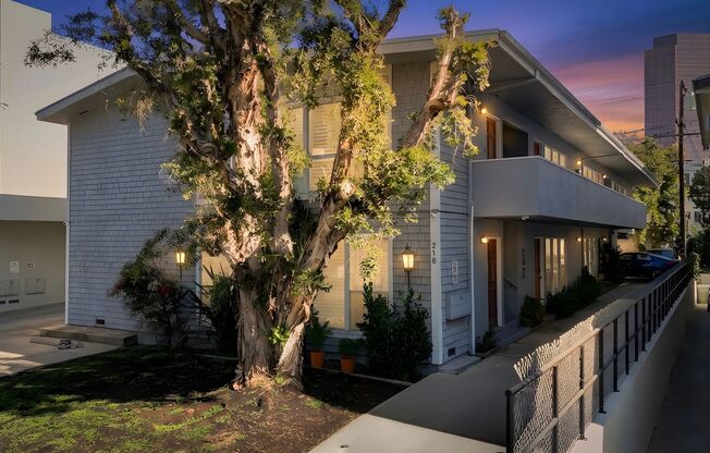218 Gale Luxury Investments LLC
