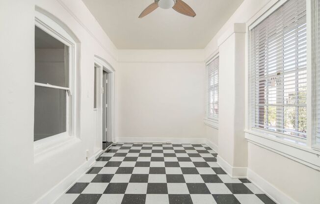 Downtown Phoenix - Historic Apartment Community!