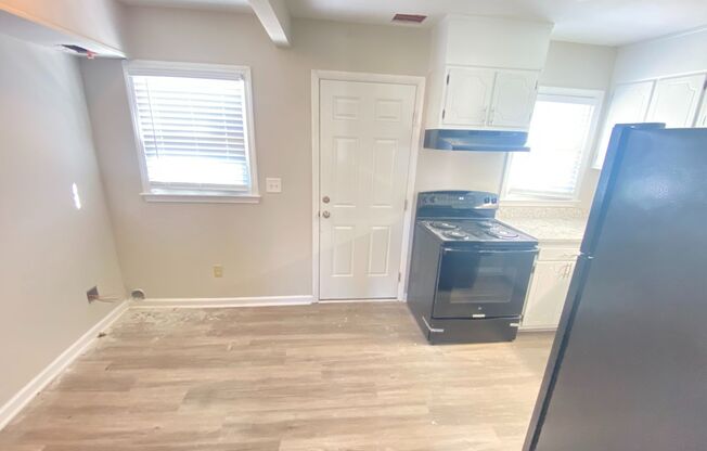 2 beds, 1.5 baths, 832 sqft, $1,050, Unit 809 Oakwood Villa