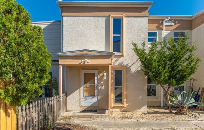 Spacious townhouse with large 2nd floor covered patio!