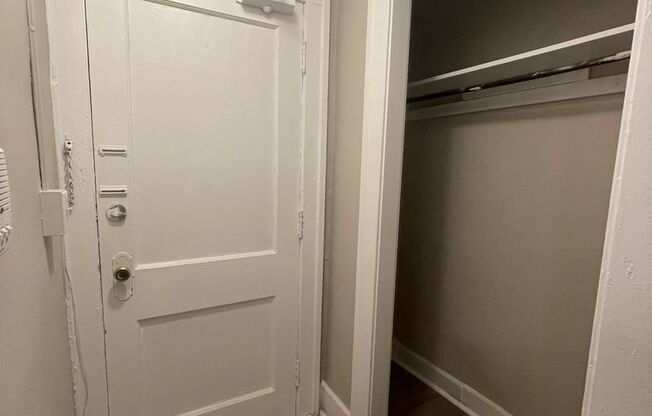Studio, 1 bath, 470 sqft, $995, Unit B2