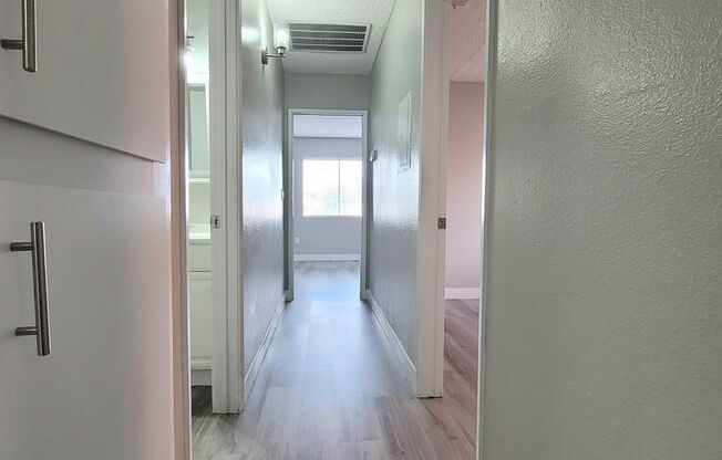 2 beds, 2 baths, 875 sqft, $1,455.5, Unit 26