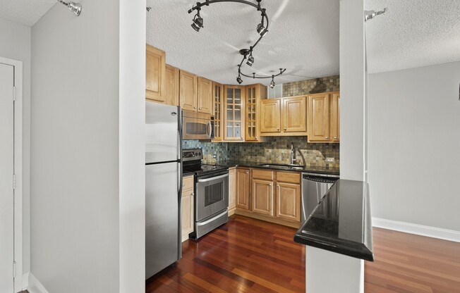 33 W Delaware Pl