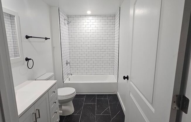 Studio, 1 bath, 329 sqft, $1,050, Unit 302