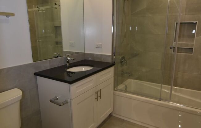 2 beds, 2 baths, 976 sqft, $4,275, Unit 3833-722