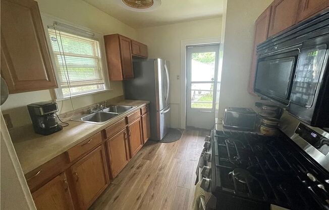 3 beds, 1 bath, $1,450