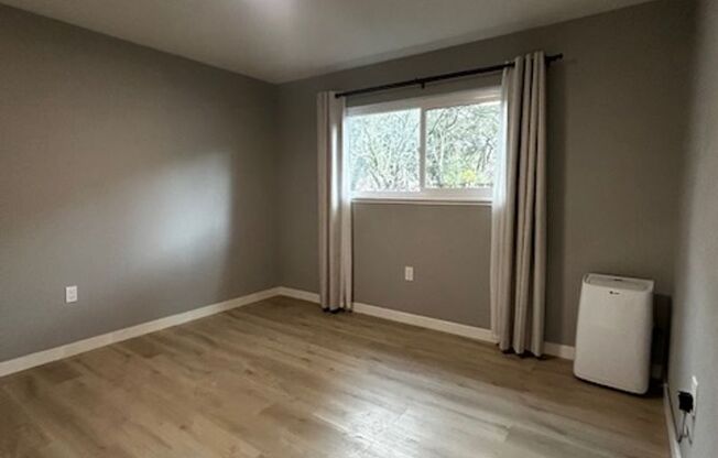 2 beds, 1 bath, $2,500, Unit Walnut 425