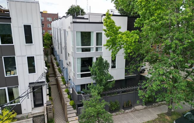2Bd/1.75Ba Seattle Townhouse