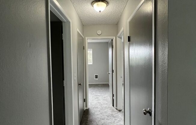 2 beds, 1 bath, 840 sqft, $1,300, Unit 687