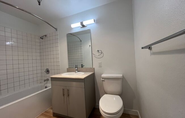 1 bed, 1 bath, 636 sqft, $1,695, Unit 127