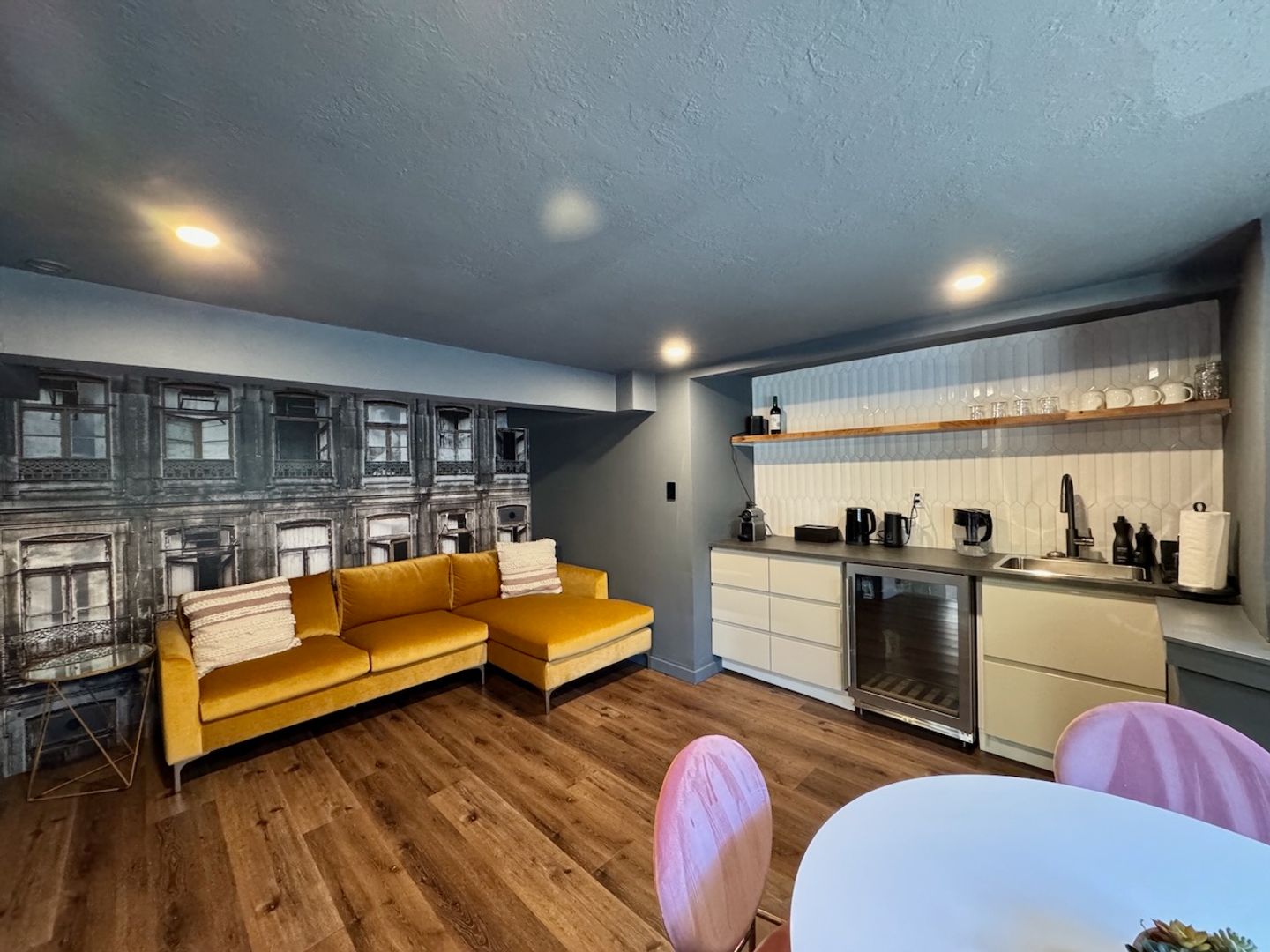 4018 Broadway